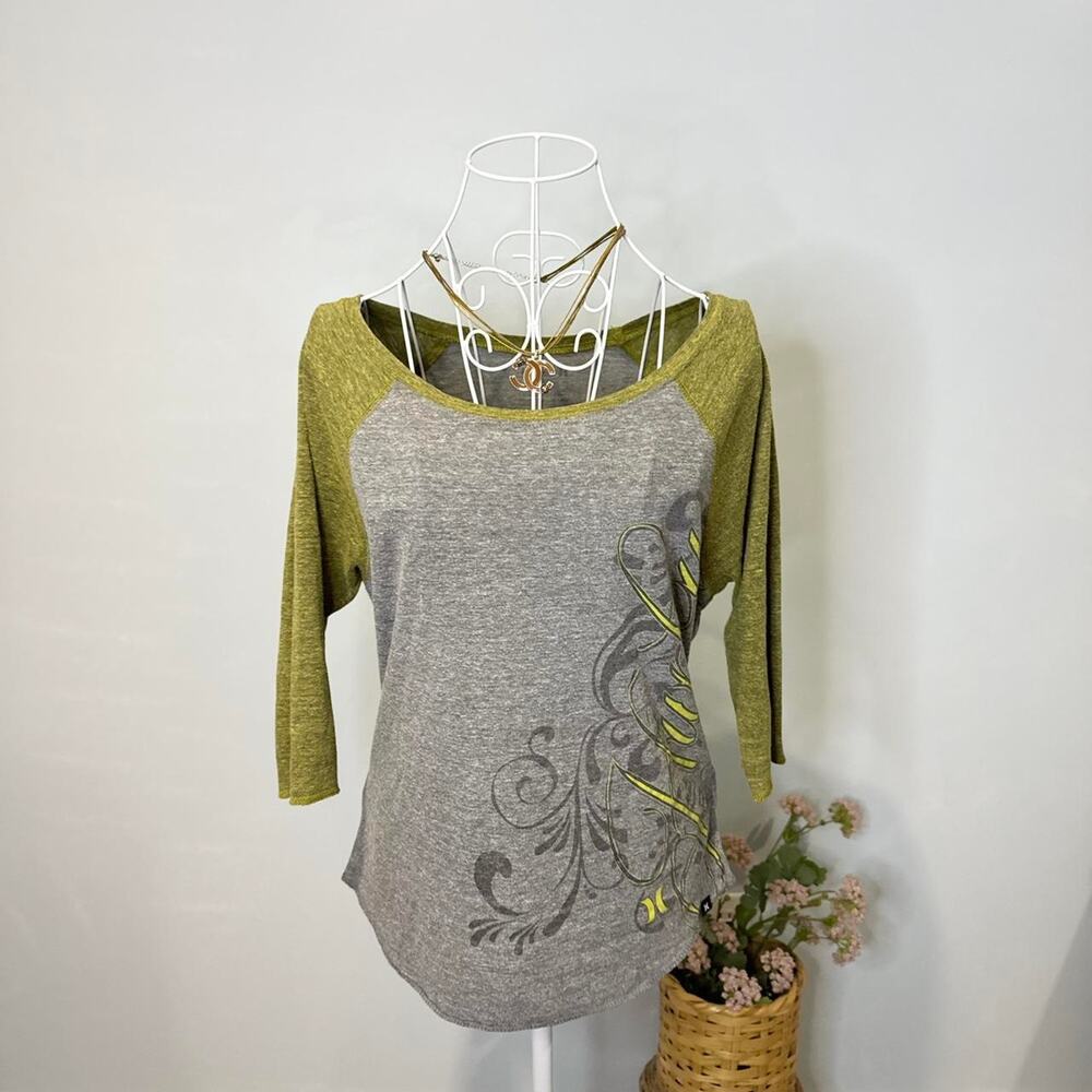 Cute vintage y2k Hurley gray tight Henley long sleeve top